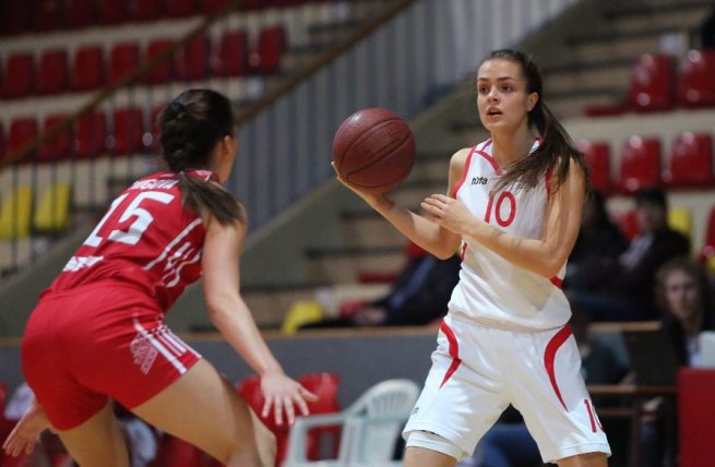 BK ŠKP 08 Banská Bystrica – BK SOUŽ Cassovia Košice, Jelenčíková (10) vs. Migová (15)