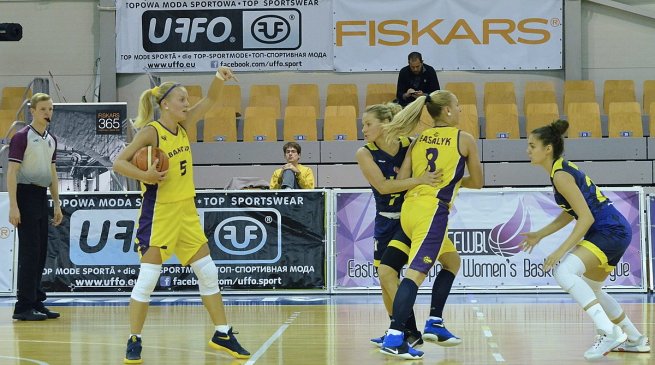 Good Angels Košice vs. Avangard Kyev, Žirková (7) a Bilíkova (25) vs. Spitkovska (5) a Basalyk (8) (Foto: eewbl.eu)
