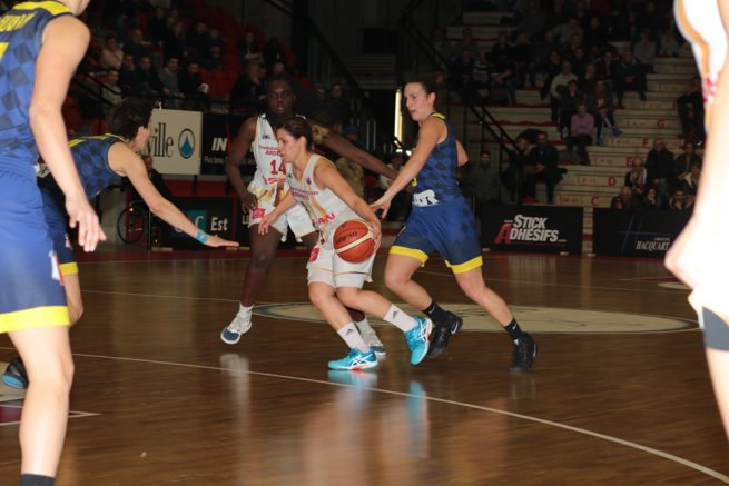 Flammes Carolo Ardennes (Fr.) - GOOD ANGELS Košice (Foto: fiba.com)