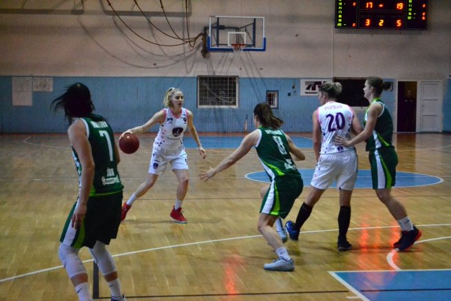 BAM Poprad vs. ŠBK Šamorín, Angelika Theiner (9) (Foto: Richard Hudeček)