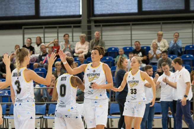 Piešťanské Čajky - Basket Žabiny Brno (Foto: Laco Duračka)