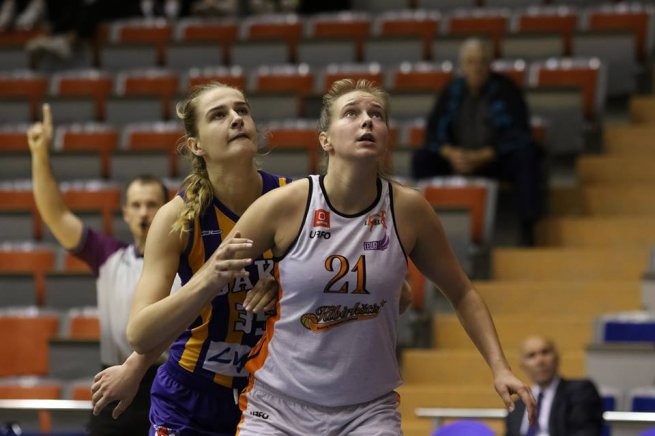 Kibirkstis Vilnius (LIT) – GOOD ANGELS Košice, Savickaité (21) vs. Šarauskaité (35) (Foto: facebook EEWBL)