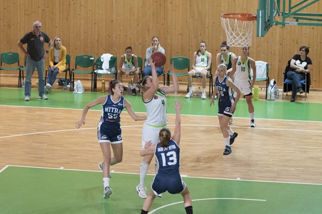 ŠBK Šamorín vs. BKM Junior UKF Nitra, Simona Marcová (4) (Foto: Ladislav Dobsa)