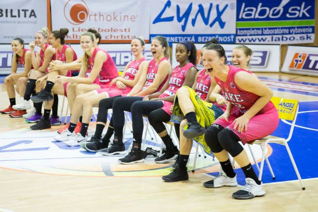 GOOD ANGELS Košice vs. MBK Ružomberok, dražba drsob (Foto: Ľubomíra Ištoňová)