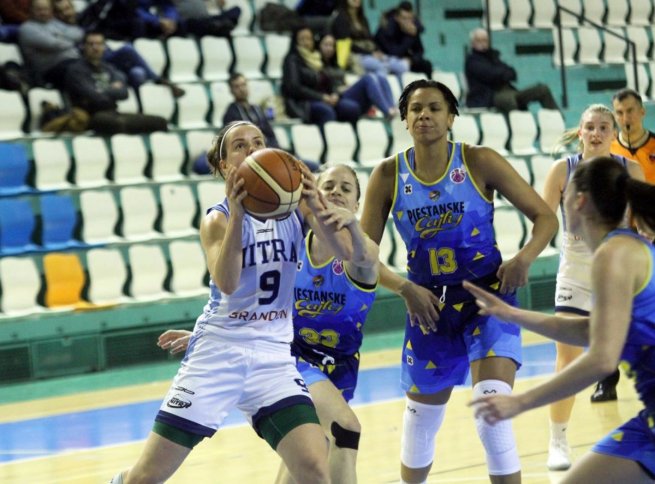 BKM Junior UKF Nitra vs. Piešťanské Čajky, Linda Dubeňová (9) (Foto: Ladislav Odráška)