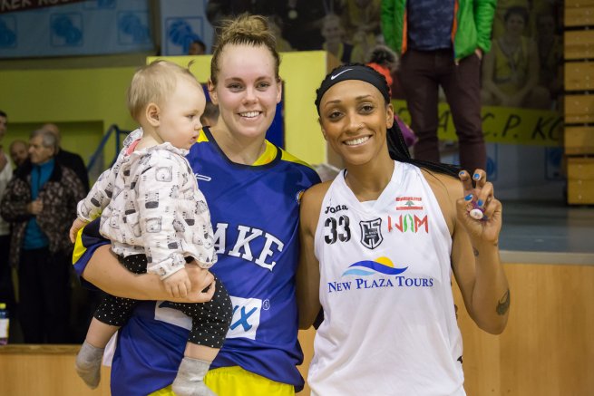 Helena Sverrisdóttir - Good Angels, Adriane Ross - AL-Riyadi (Foto: Ľubomíra Ištoňová)