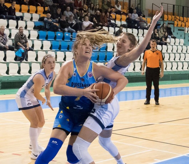 BKM Juinor UKF Nitra vs. Piešťanské Čajky, Rebeka Mikulášiková (7) (Foto: Laco Duračka)