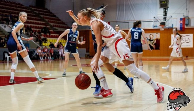 BK ŠKP 08 Banská Bystrica vs. BKM Junior UKF Nitra, Monika Verlíková (15) (Foto: Ivan Golembiovský)