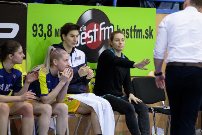 GOOD ANGELS Košice vs. Piešťanské Čajky, zranená Zuzana Žirková (Foto: Ľubomíra Ištoňová)