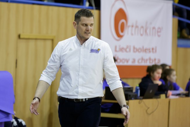 GOOD ANGELS Košice vs. Piešťanské Čajky, tréner Peter Jankovič (Foto: Ľubomíra Ištoňová)