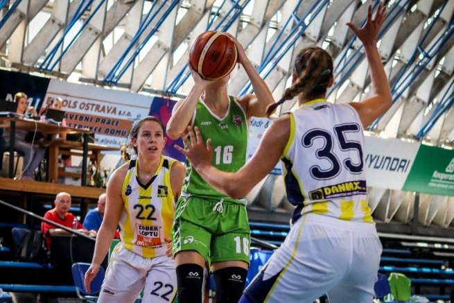 SBŠ Ostrava - Young Angels Košice, Samantha Logic (22) (Foto: Pavel Netolička)