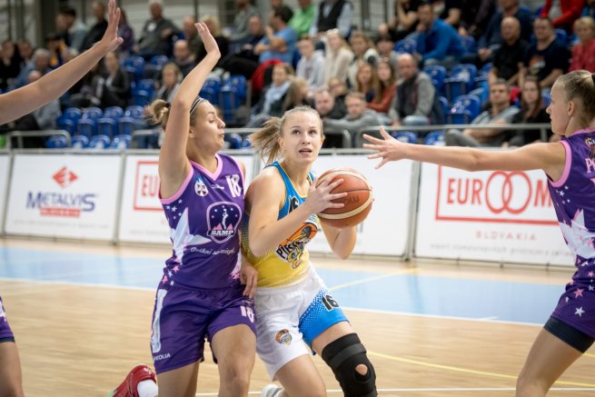 Piešťanské Čajky vs. BAM Poprad, Simona Majtásová (16) (Foto: Laco Duračka)