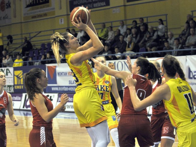 YOUNG ANGELS Košice vs. BK ŠKP 08 Banská Bystrica, Denisa Blanárová (23) (Foto: Marián Ujco)