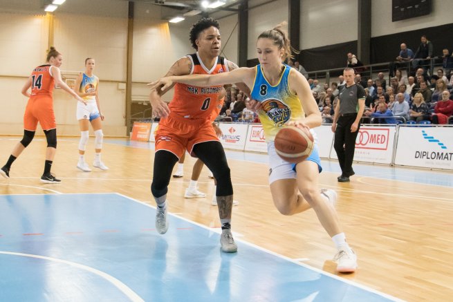 Piešťanské Čajky vs. MBK Ružomberok, Alexandra Hašková (8) (Foto: Laco Duračka)