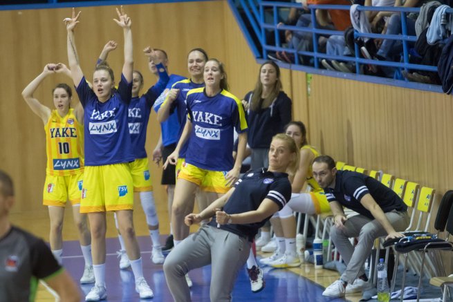 YOUNG ANGELS Košice vs. MBK Ružomberok, trénerka Zuzana Žirková (Foto: Jäzva)