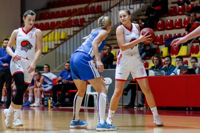 BK ŠKP 08 Banská Bystrica vs. BK Slovan Bratislava, Zuzana Vargová (15) (Foto: Ivan Golembiovský)