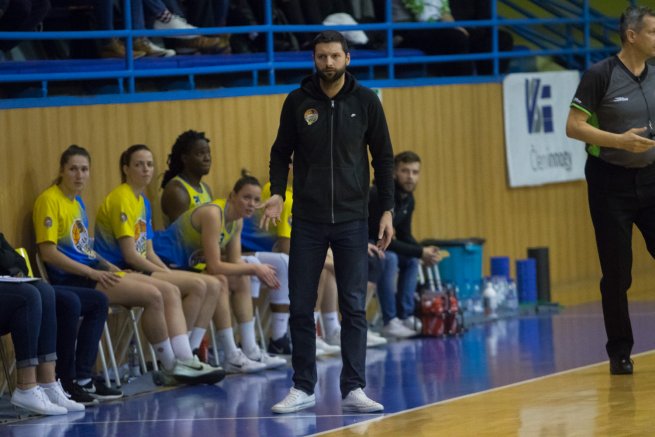 YOUNG ANGELS Košice vs. Piešťanské Čajky, tréner Richard Kucsa (Foto: Jäzva)