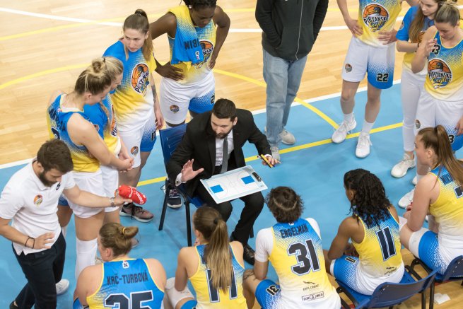 Piešťanské Čajky vs. MBK Ružomberok, tréner Richard Kucsa (Foto: Laco Duračka)