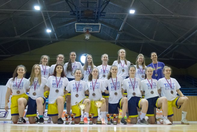 YOUNG ANGELS U16 Košice s bronzovými medailami (Foto: Jäzva)