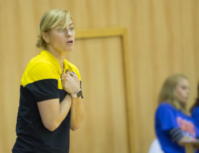 YOUNG ANGELS Košice vs. MBK Ružomberok, trénerka Zuzana Žirková (Foto: Jäzva)