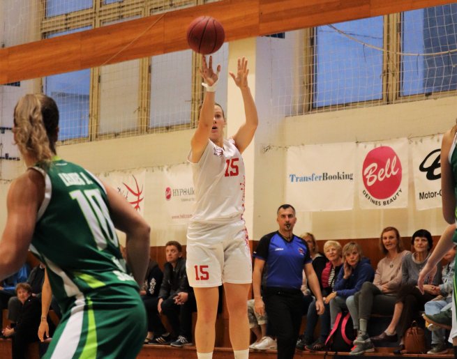 Dubček Bratislava vs. ŠBK Šamorín, Monika Krajčovičová (15) (Foto: Marek Leško)