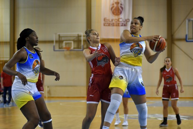 Piešťanské Čajky vs. BK ŠKP 08 Banská Bystrica, Danielle Hamilton-Carter (11) (Foto: TASR)