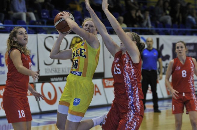 YOUNG ANGELS Košice vs. Dubček Bratislava, Martina Machalová (16) (Foto: Marián Ujco)