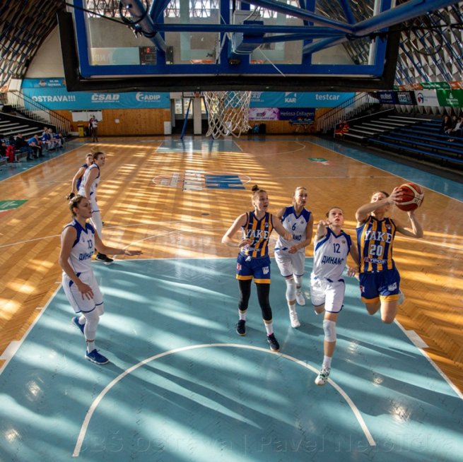 Dinamo Novosibirsk (RUS) vs. YOUNG ANGELS Košice, Petra Bartánusová (20) (Foto: Pavel Netolička)