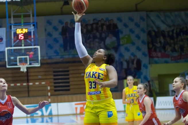 YOUNG ANGELS Košice vs. BK ŠKP 08 Banská Bystrica, Channon Tiara Fluker (33) (Foto: Jäzva)