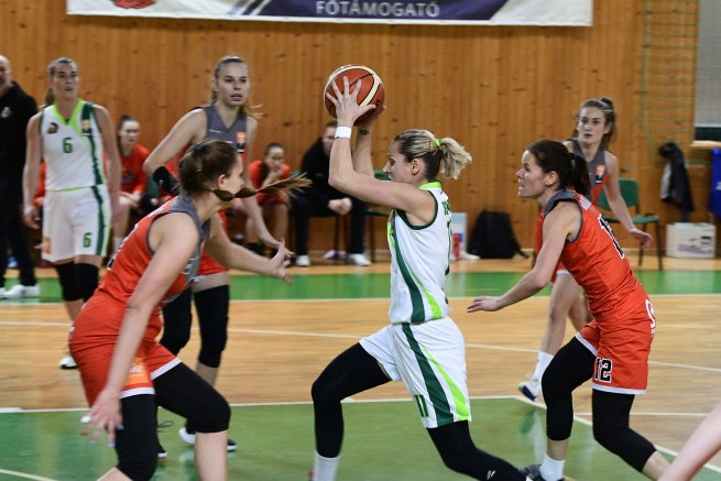 ŠBK Šamorín vs. BK ŠKP 08 banská Bystrica, Timea Sujová (11) (Foto: Ladislav Dobsa)