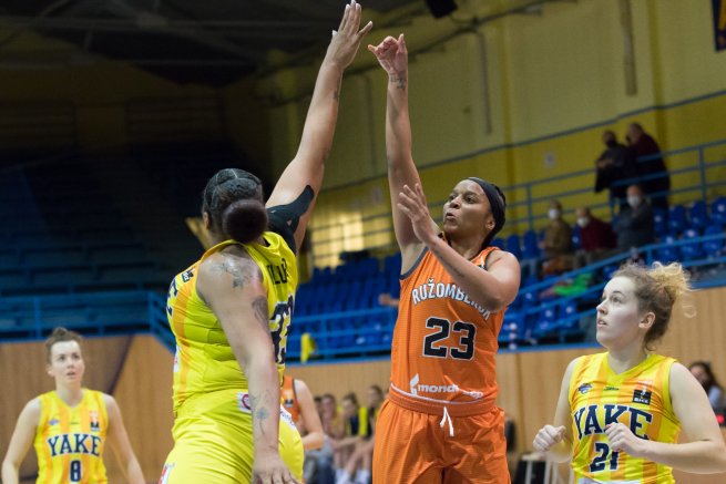 YOUNG ANGELS Košice vs. MBK Ružomberok, Adrienne Marie Motley (23) (Foto: Jäzva)