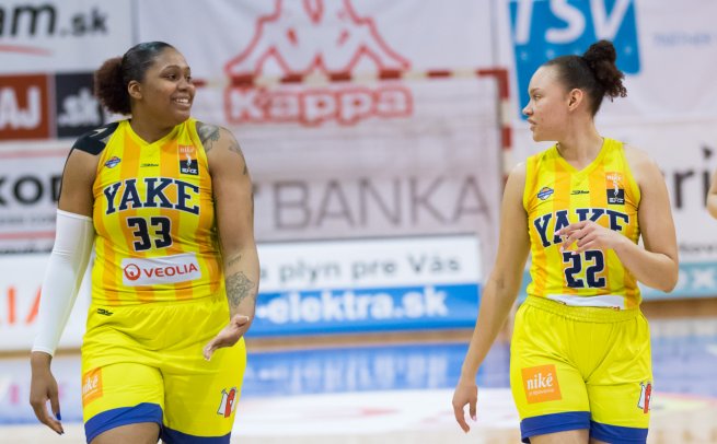 YOUNG ANGELS Košice vs. BK ŠKP 08 Banská Bystrica, Fluker (33) a Higgins (22) (Foto: Jäzva)