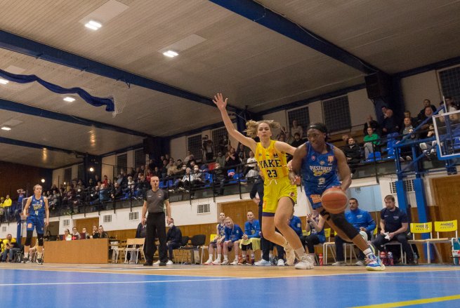 YOUNG ANGELS Košice vs. Piešťanské Čajky, Ke´Shunan James (2) (Foto: Jäzva)