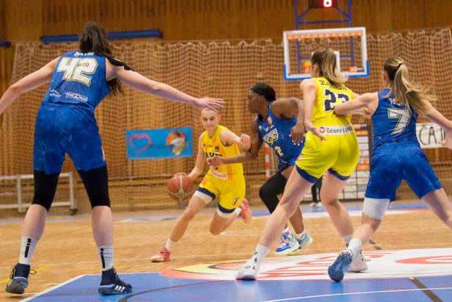 YOUNG ANGELS Košice vs. Piešťanské Čajky, Ema Rodáková (9) (Foto: Jäzva)