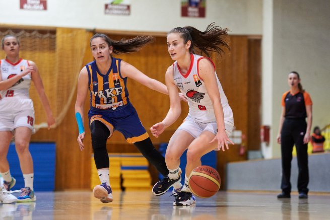 YOUNG ANGELS Košice vs. BK ŠKP 08 Banská Bystrica (Foto: Laco Duračka)