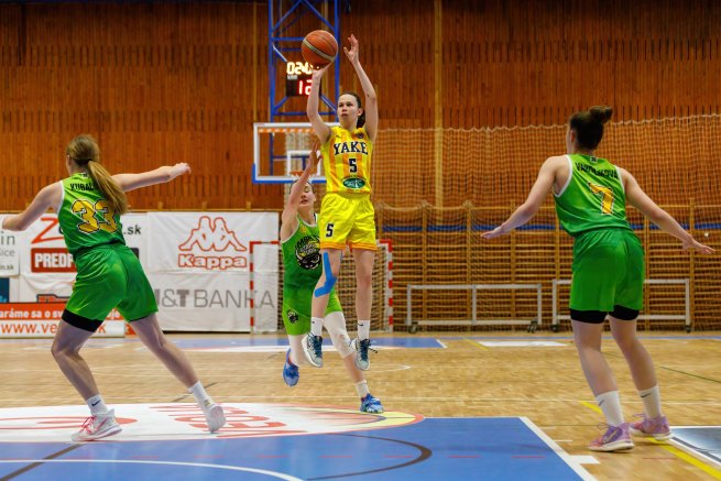 YOUNG ANGELS U19 Košice vs. MBK U19 Stará Turá, Ema Dulovičová (5) (Foto: Marek Findrík)