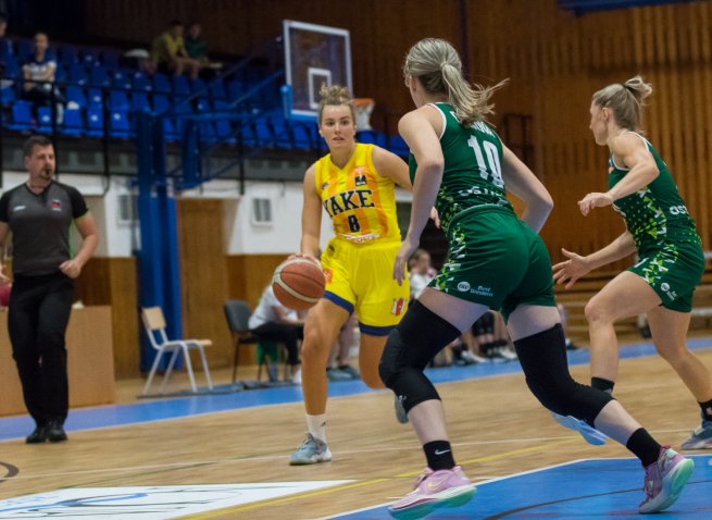 YOUNG ANGELS KošIce vs. SBŠ Ostrava (CZE), Barbora Bohušová (8) (Foto: Jäzva)