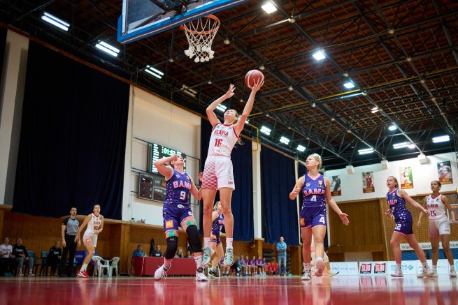 Slávia Banská Bystrica vs. BAM Poprad, Nina Janštová (16) (Foto: Ivan Golembiovský)