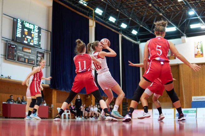 Slávia Banská Bystrica vs. BK ŠK UMB Banská Bystrica (Foto: Ivan Golembiovský)