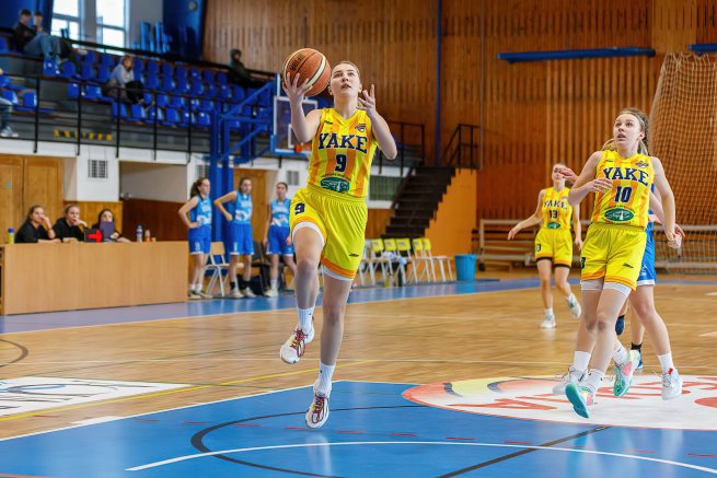 YOUNG ANGELS U19 Košice vs. Klokani U19 Ivanka pri Dunaji, Viktória Jakabová (9) (Foto: Marek Findrík)