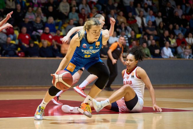 Slávia Banská Bystrica vs. Piešťanské Čajky, Gabriela Andělová (4) (Foto: Ivan Golembiovský)