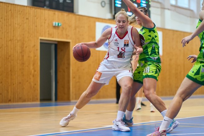 BK ŠK UMB Banská Bystrica vs. ŠBK Šamorín, Eva Ďurjaková (18) (Foto: Ivan Golembiovský)