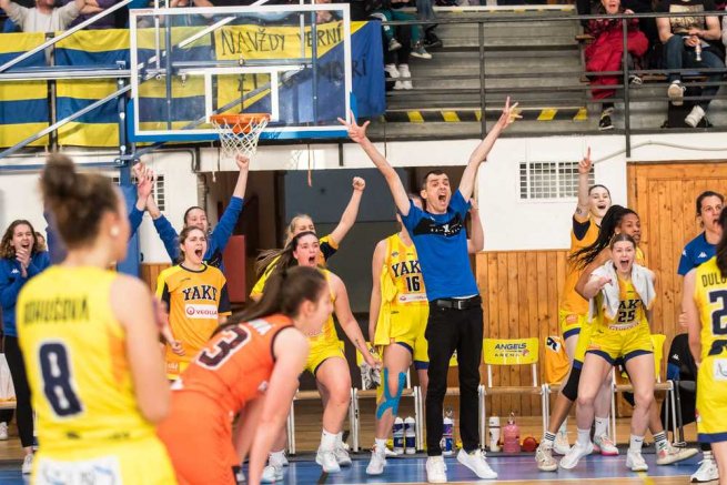 YOUNG ANGELS Košice vs. MBK Ružomberok, tréner Radko Dvorščák (Foto: Jäzva)