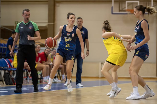 SKN St. Pölten (AUT) vs. Piešťanské Čajky, Evita Herminjard (24) (Foto: Lukáš Droppan)