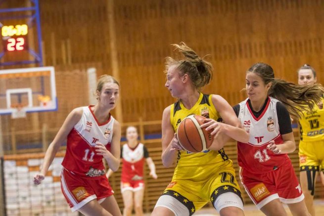 CBK Košice vs. BK AS Trenčín, Emma Kmetoniová (22) (Foto: Jäzva)