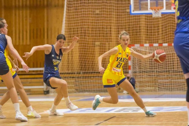 YOUNG ANGELS Košice vs. Piešťanské Čajky, Ema Rodáková (21) (Foto: Jäzva)