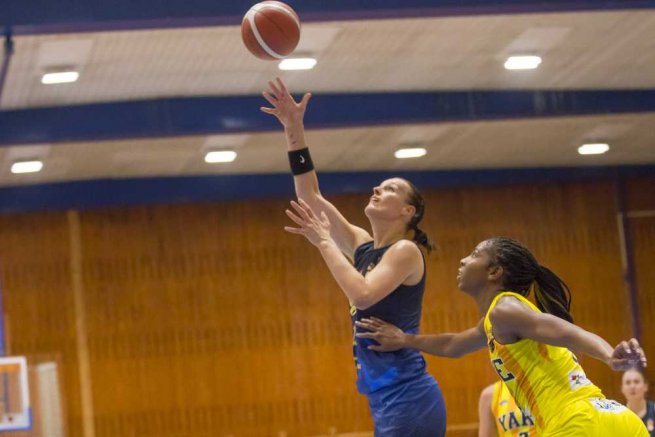 YOUNG ANGELS Košice vs. Piešťanské Čajky, Anna Jurčenková (12) (Foto: Jäzva)