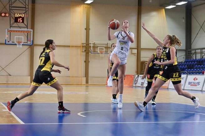 Piešťanské Čajky vs. CBK Košice, Nataša Taušová (11) (Foto: Laco Duračka)