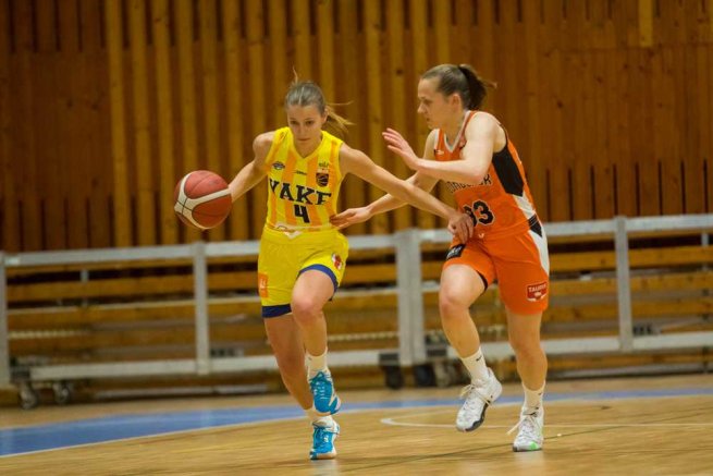 Piešťanské Čajky vs. MBK Ružomberok, Ema Szmereková (4) (Foto: Jäzva)