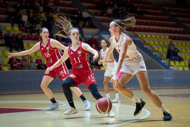 Slávia Banská Bystrica vs. BK ŠK UMB Banská Bystrica, Xenia Malaška (55) (Foto: Ivan Golembiovský)